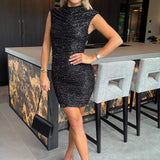 Černé Mini Šaty Bodycon s Flitry a Vysokým Límcem