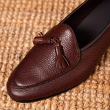 Kožené loafers s kamennou texturou a třásněmi