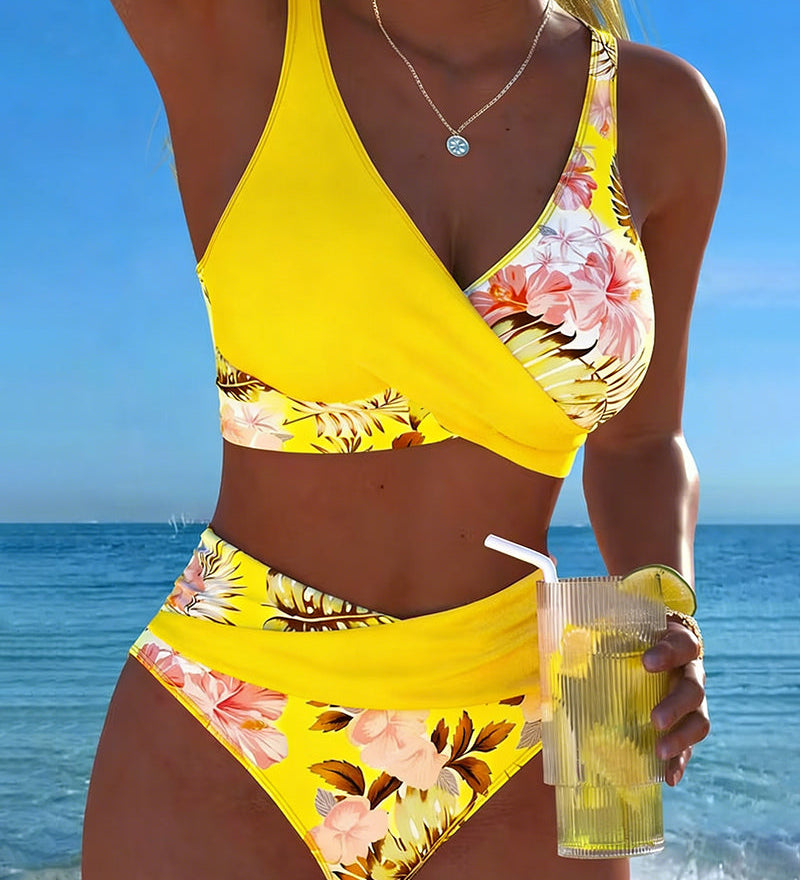 Lorena - Bikiny s kontrastním květinovým vzorem a rozparkem