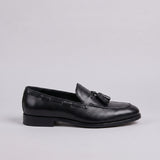 Radcliffe Třásňové Slip-On Mokasíny" could be rewritten as "Radcliffe Fringe Slip-On Moccasins.