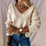 Volný pletený svetr" can be rewritten as "Oversized Knit Sweater.