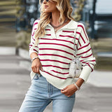 Ležérní pruhovaný pletený svetr" can be rewritten as "Pletený svetr s pruhy v ležérním stylu.