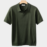 "Polo Olive s ribbovanými detaily bez knoflíků" lze přepsat jako "Polo Olive s ribbovanými detaily bez knoflíků".